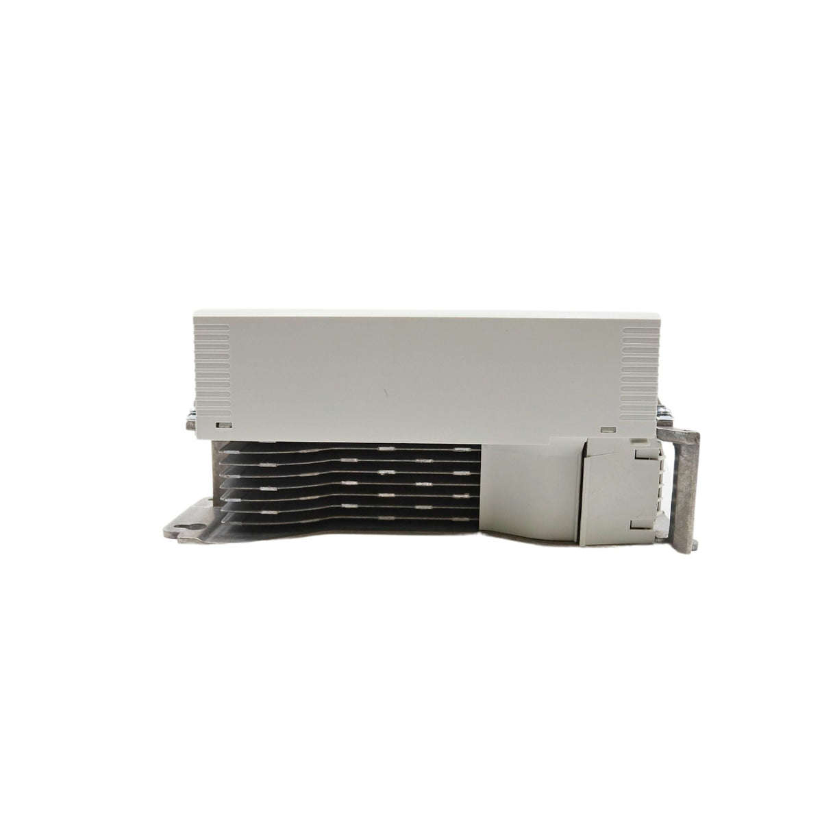 Lenze | i510 15hp Cabinet mount 480volt 5digital inputs, 2 analog inputs, 1 digital output 1 analog Output, 1 relay | I51BE311F10V11000S - side view